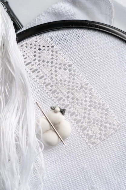 haft artystyczny na tkaninie